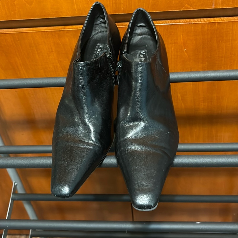 Pointy toed heels, with side zipper